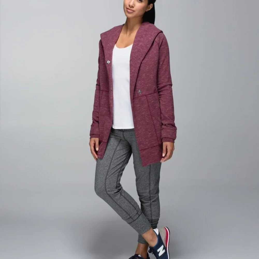 LULULEMON | FIND YOUR CENTRE WRAP IN RUST BERRY - Picture 3 of 16